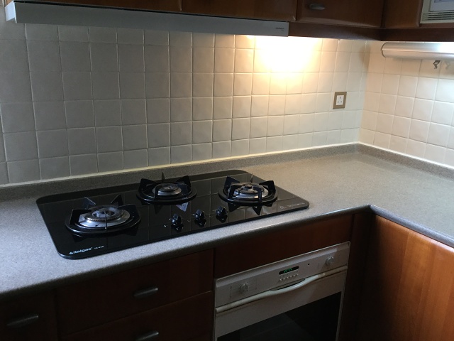 11 Kitchen With Oven